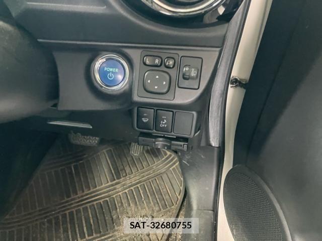 Toyota AQUA 2015-05 7614991-11