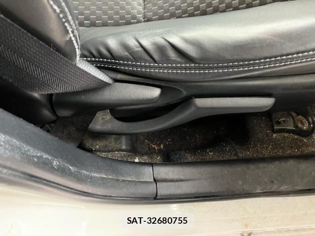 Toyota AQUA 2015-05 7614991-12