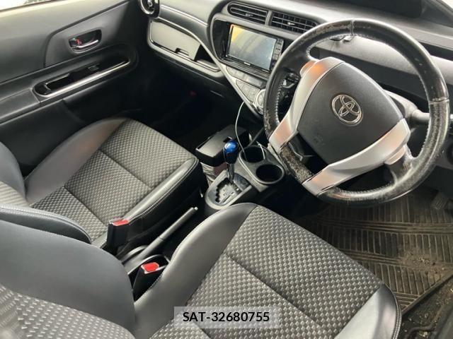 Toyota AQUA 2015-05 7614991-13