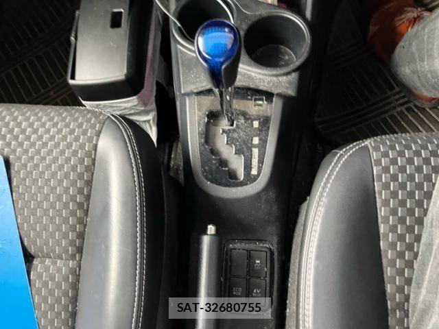 Toyota AQUA 2015-05 7614991-15