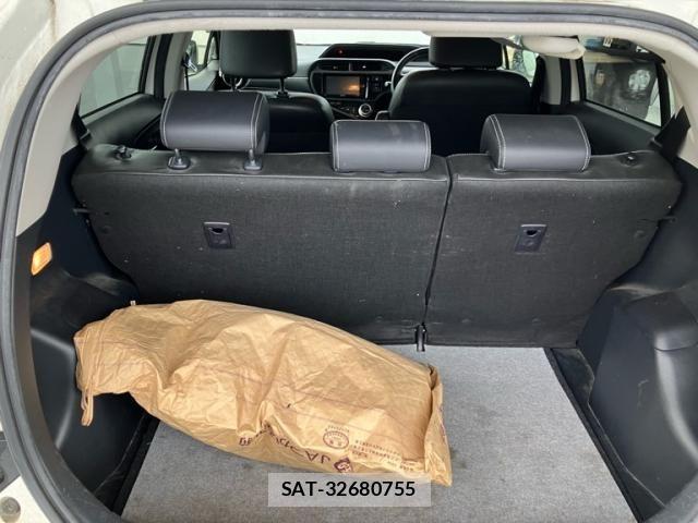 Toyota AQUA 2015-05 7614991-19