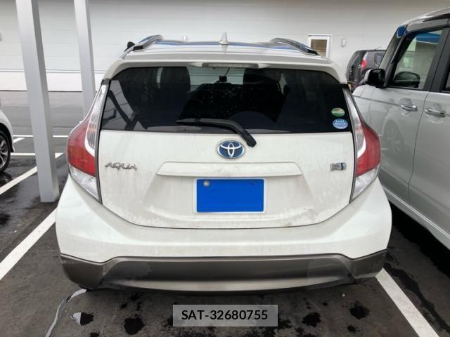 Toyota AQUA 2015-05 7614991-2