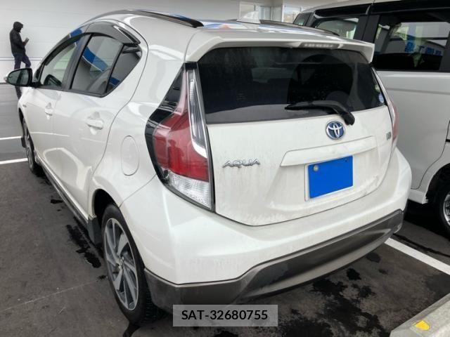 Toyota AQUA 2015-05 7614991-3