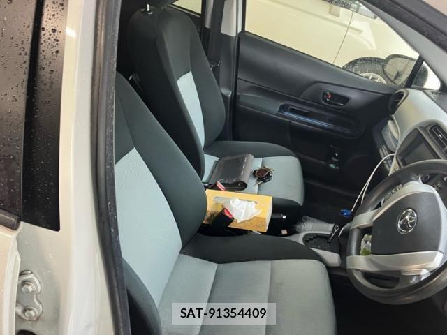 Toyota AQUA 2013-09 7614998-12