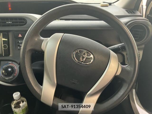 Toyota AQUA 2013-09 7614998-15