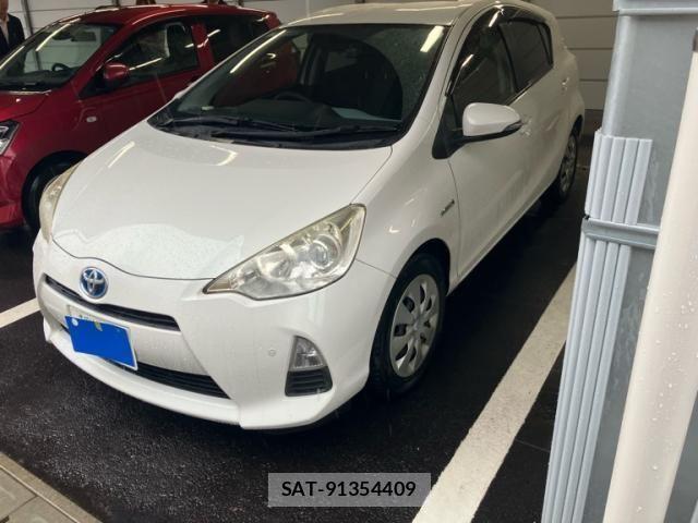 Toyota AQUA 2013-09 7614998-1
