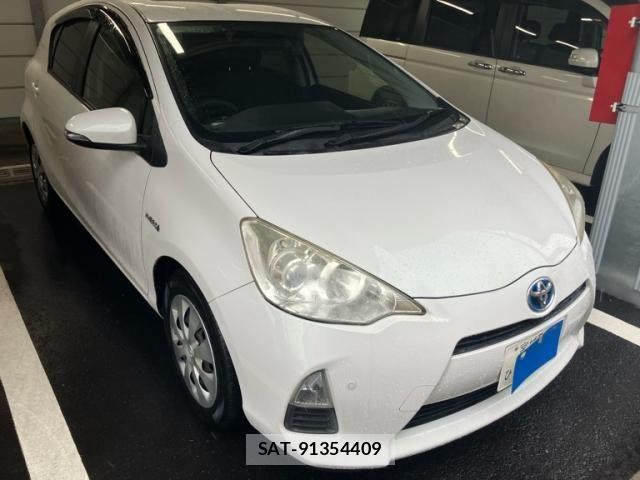 Toyota AQUA 2013-09 7614998-3