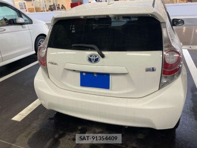 Toyota AQUA 2013-09 7614998-5