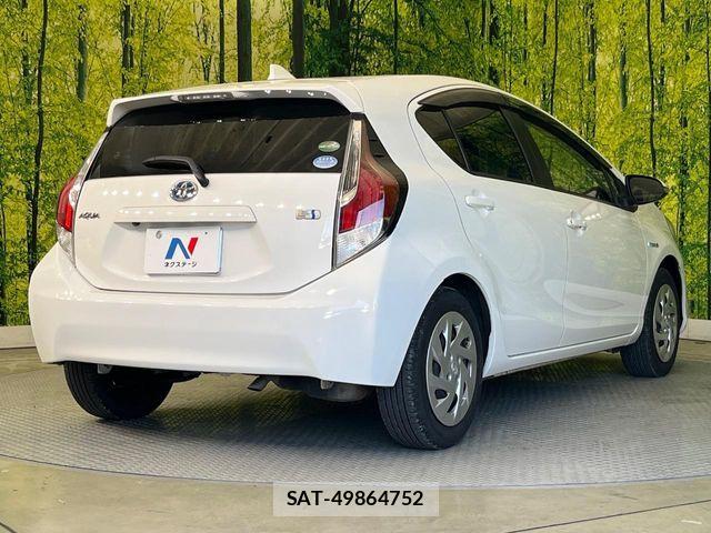 Toyota AQUA 2015-12 7614965-16