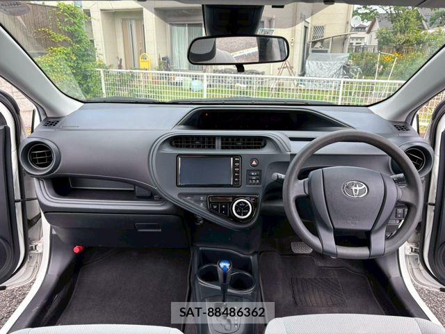 Toyota AQUA 2019-05 7614973-2
