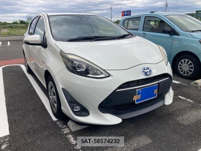 Toyota AQUA 2017-08 7614976-0