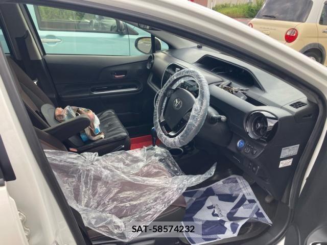 Toyota AQUA 2017-08 7614976-9