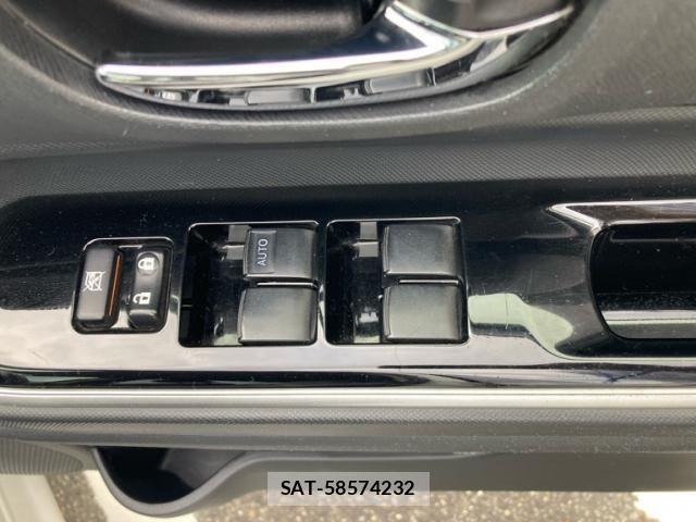 Toyota AQUA 2017-08 7614976-10