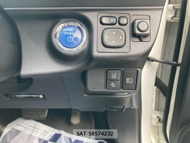 Toyota AQUA 2017-08 7614976-11