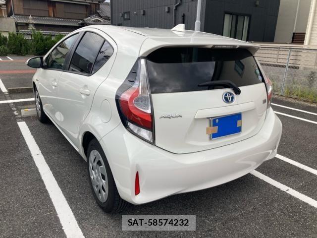 Toyota AQUA 2017-08 7614976-1