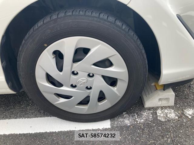 Toyota AQUA 2017-08 7614976-3