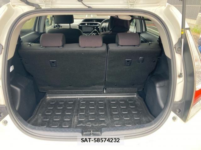 Toyota AQUA 2017-08 7614976-7