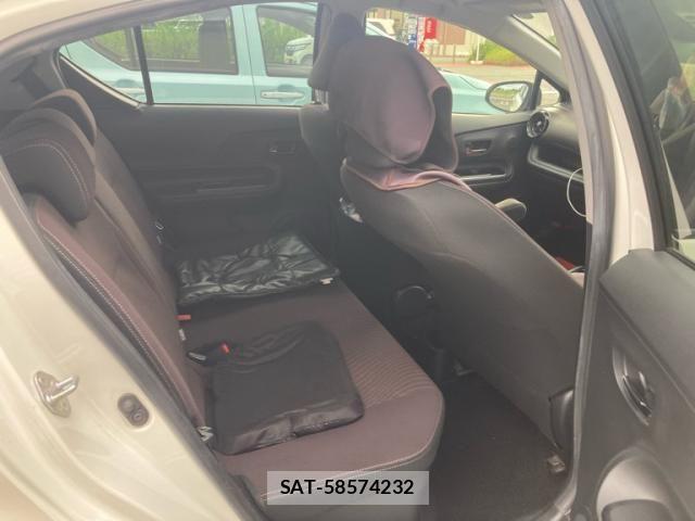 Toyota AQUA 2017-08 7614976-8