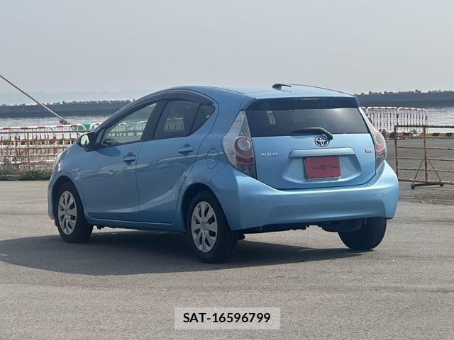 Toyota AQUA 2012-05 7614993-17