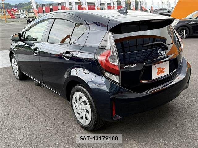 Toyota AQUA 2017-10 7614968-10