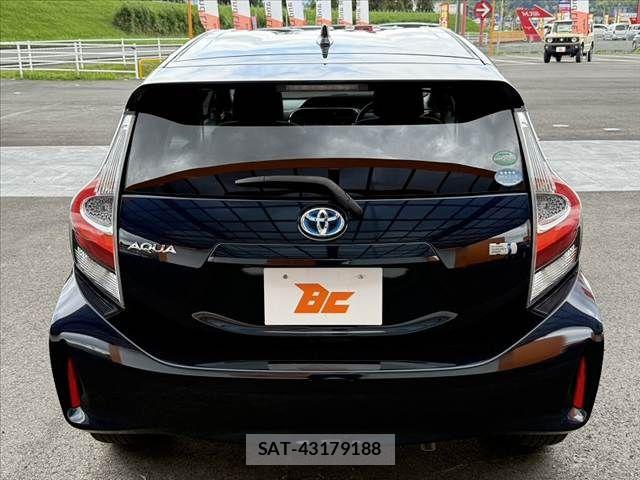 Toyota AQUA 2017-10 7614968-11