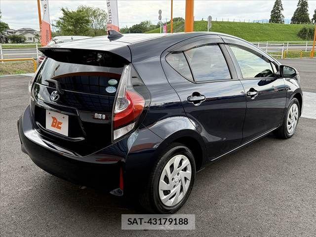Toyota AQUA 2017-10 7614968-12