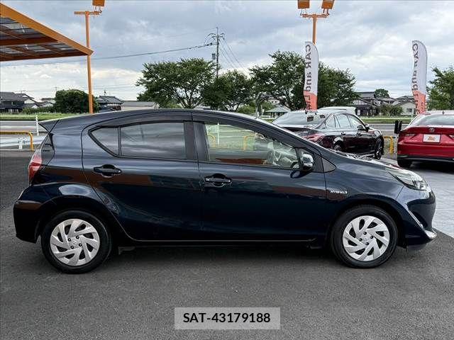 Toyota AQUA 2017-10 7614968-13