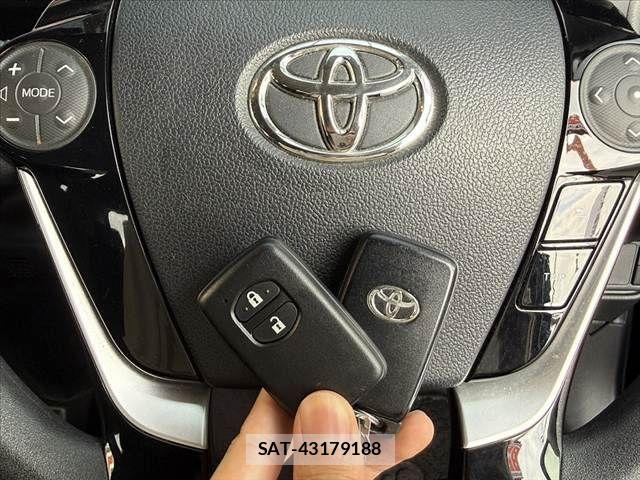 Toyota AQUA 2017-10 7614968-24