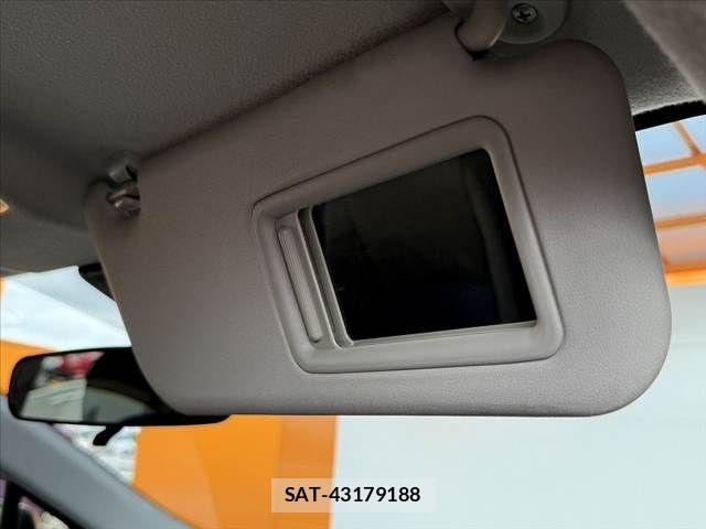 Toyota AQUA 2017-10 7614968-25