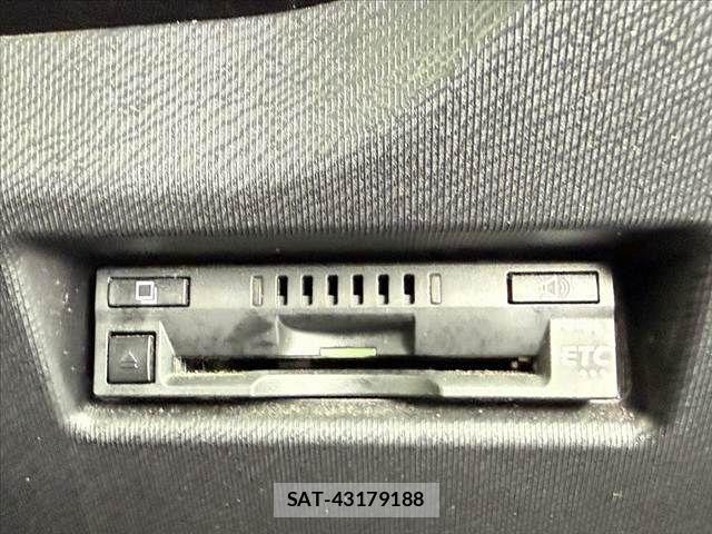 Toyota AQUA 2017-10 7614968-28