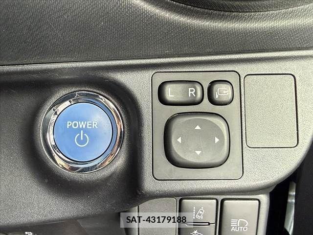 Toyota AQUA 2017-10 7614968-6