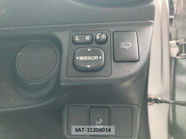 Toyota AQUA 2013-04 7615001-17