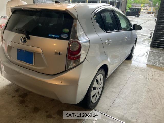 Toyota AQUA 2013-04 7615001-6