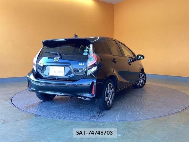 Toyota AQUA 2020-04 7614952-7