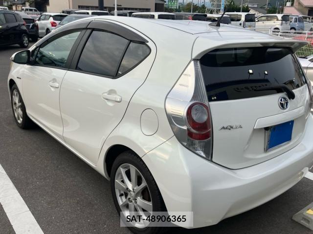 Toyota AQUA 2013-07 7614992-2