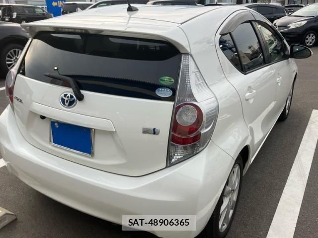 Toyota AQUA 2013-07 7614992-3