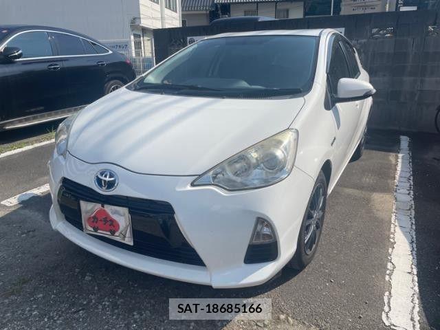 Toyota AQUA 2014-02 7614988-0