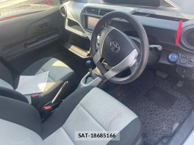 Toyota AQUA 2014-02 7614988-1