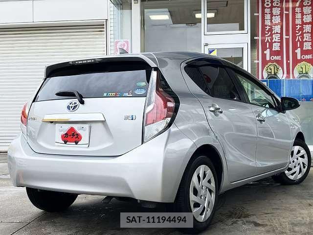 Toyota AQUA 2016-09 7614969-2