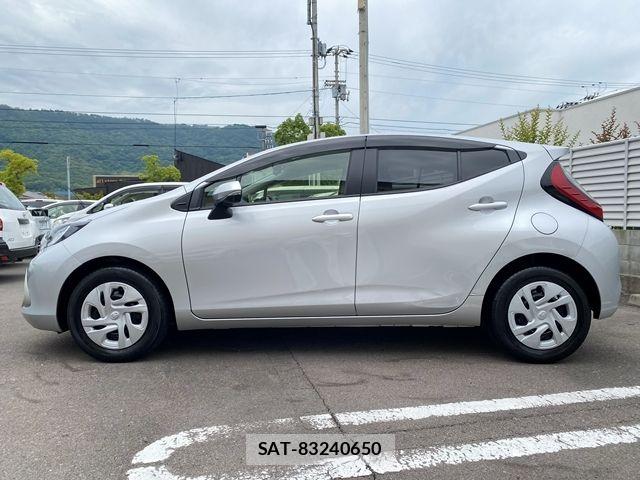 Toyota AQUA 2022-11 7614950-4