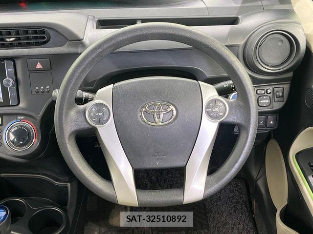 Toyota AQUA 2012-09 7614977-10