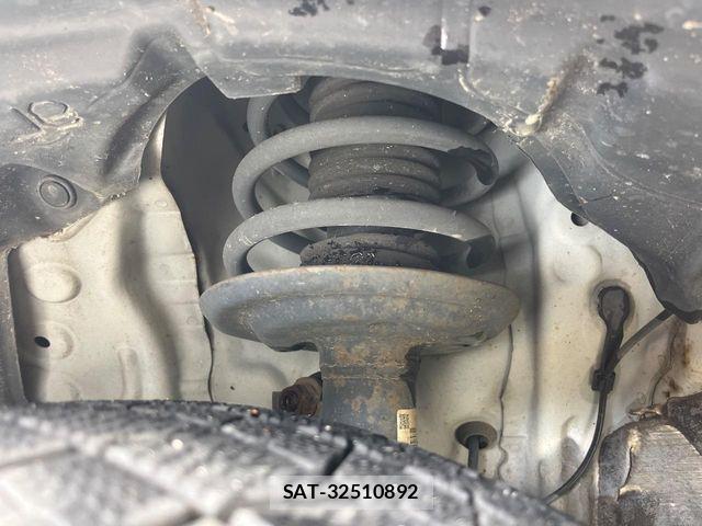 Toyota AQUA 2012-09 7614977-19