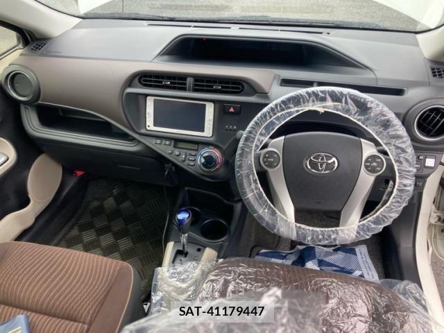 Toyota AQUA 2012-07 7614983-15