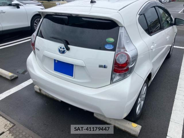 Toyota AQUA 2012-07 7614983-3