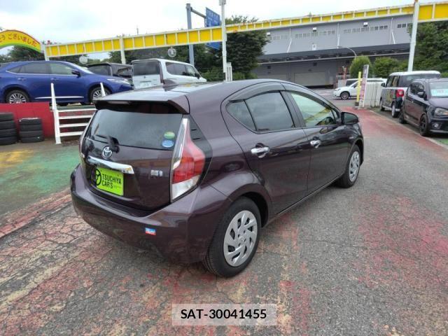 Toyota AQUA 2017-01 7614940-10