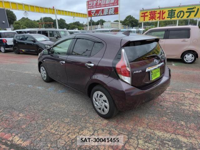 Toyota AQUA 2017-01 7614940-11