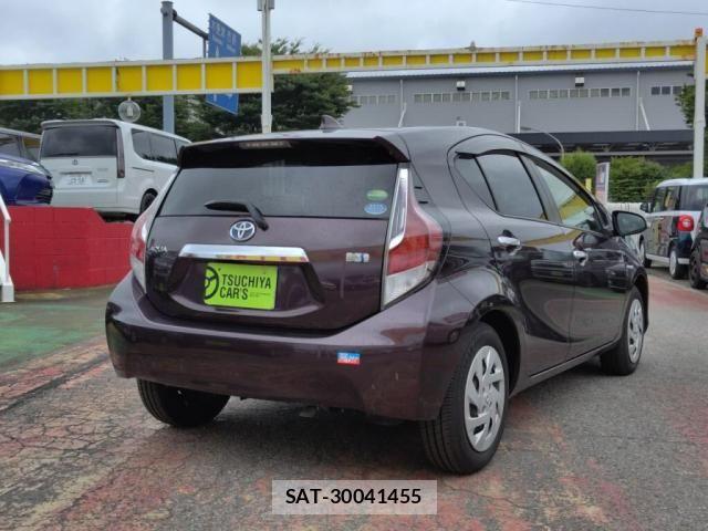 Toyota AQUA 2017-01 7614940-1