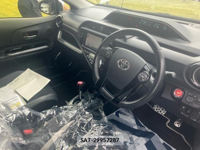 Toyota AQUA 2014-10 7614978-14