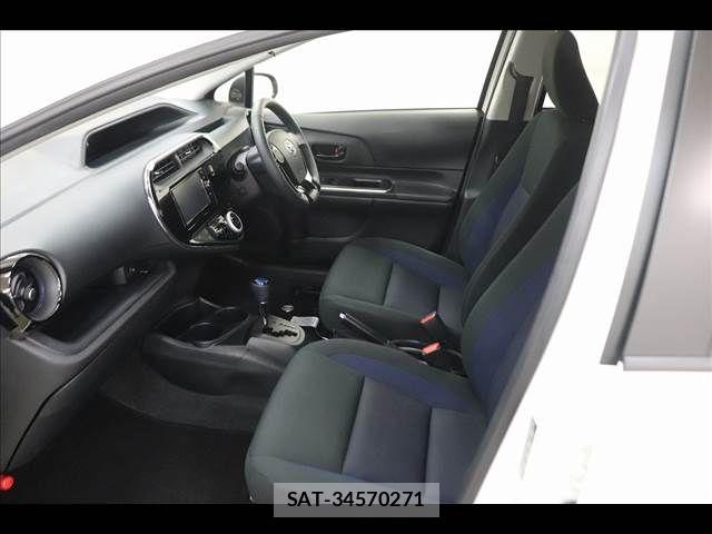 Toyota AQUA 2017-07 7614963-11