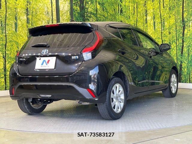 Toyota AQUA 2023-10 7614924-16